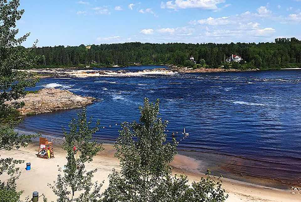 hotel-motel-chute-des-peres-plage-dolbeau-mistassini